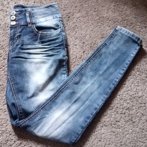 Hi-rise jeans